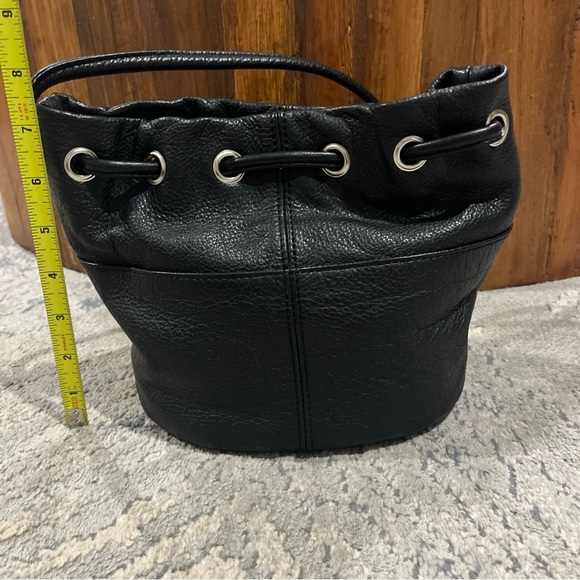 Tignanello Black Pebble Leather Shoulder Satchel Bag Purse Women’s Magnetic - Picture 4 of 11